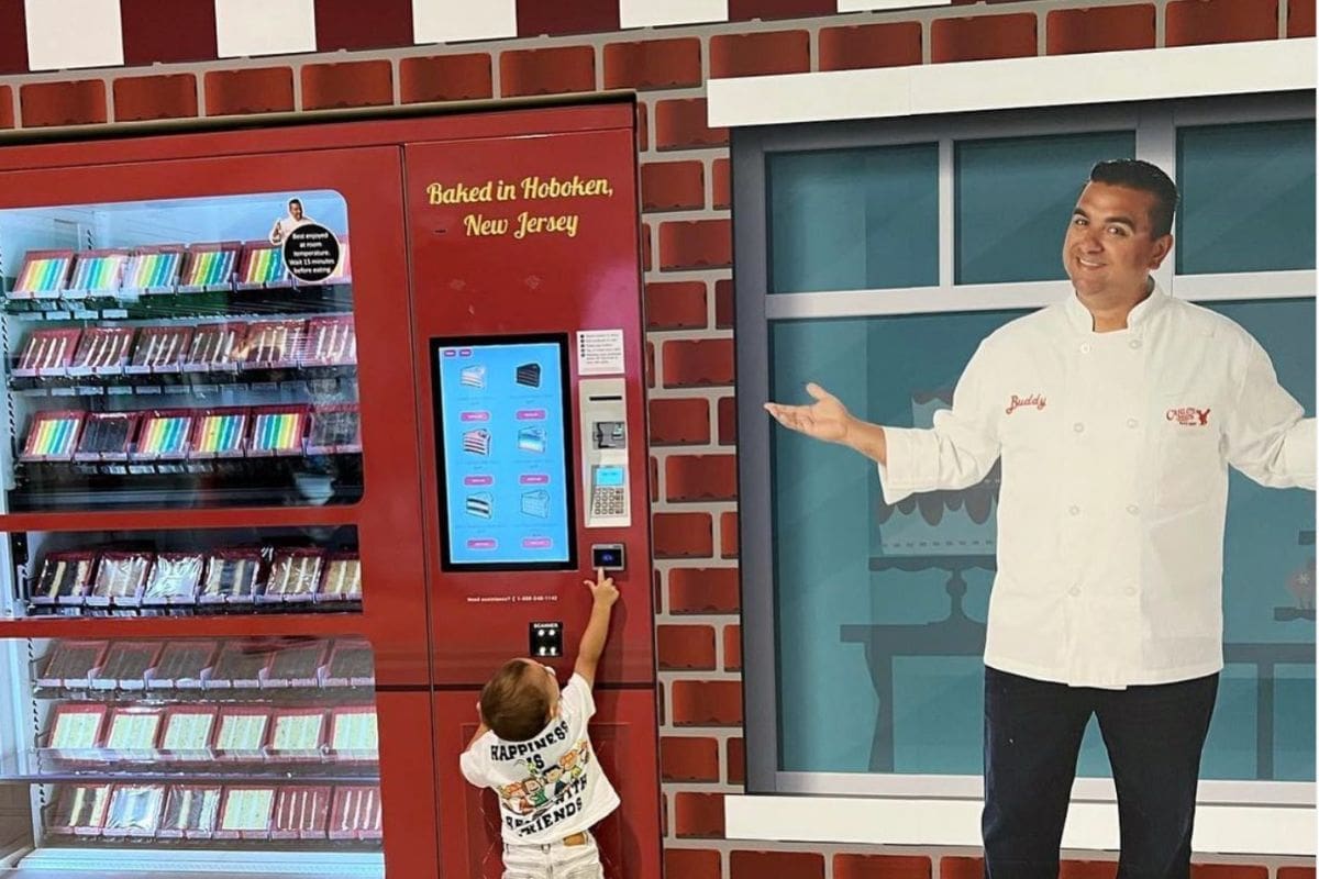 Fresh or fake: Is vending machine cake actually good?