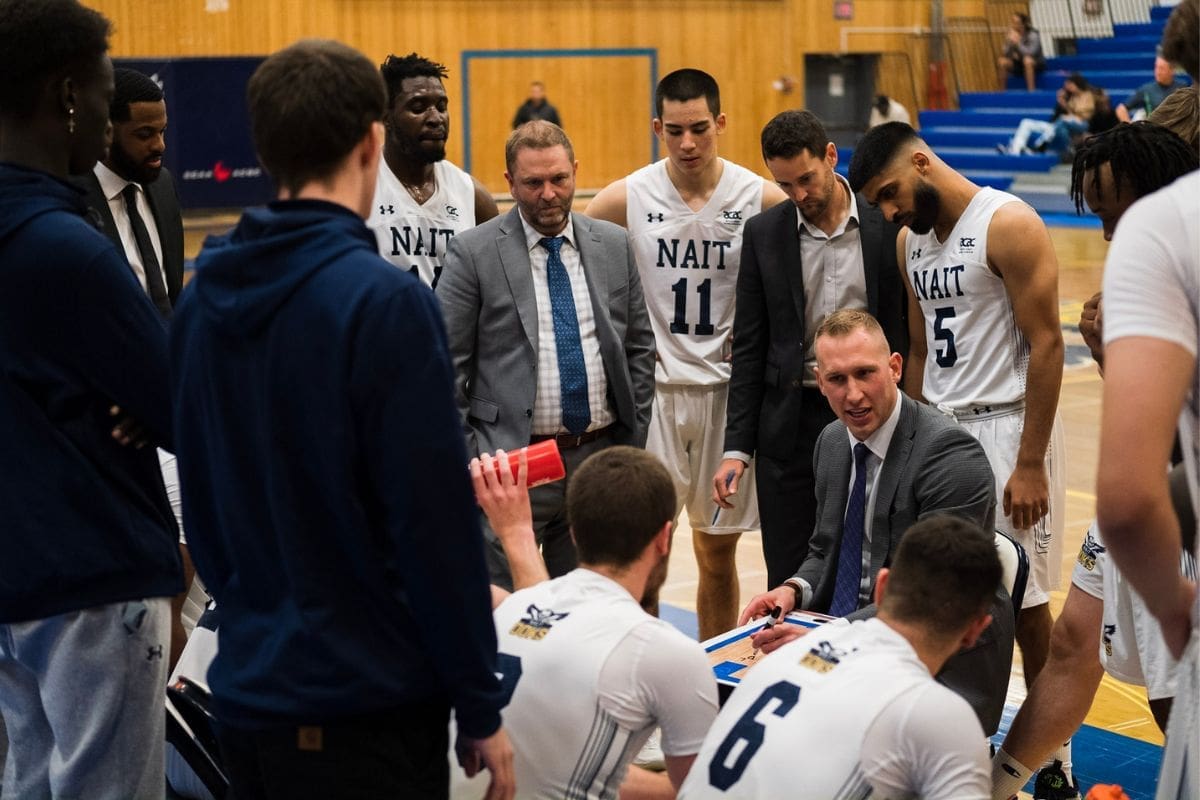 Men’s basketball flying down home stretch, into playoffs